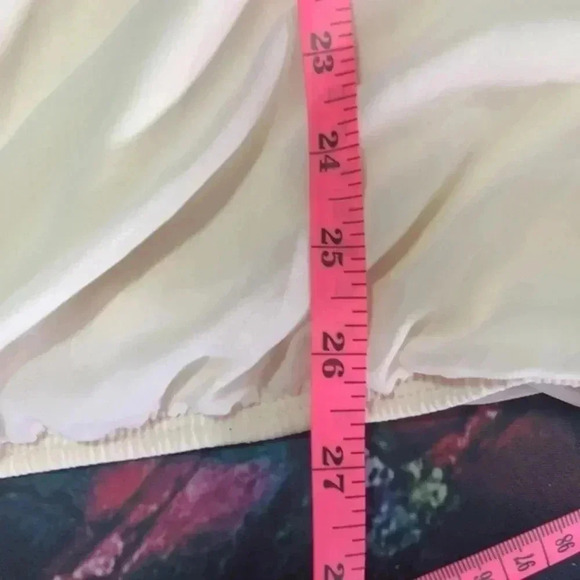 Maurices plus size 1 =16/18 cream‎ top/blouse with white lace accent - Picture 8 of 8